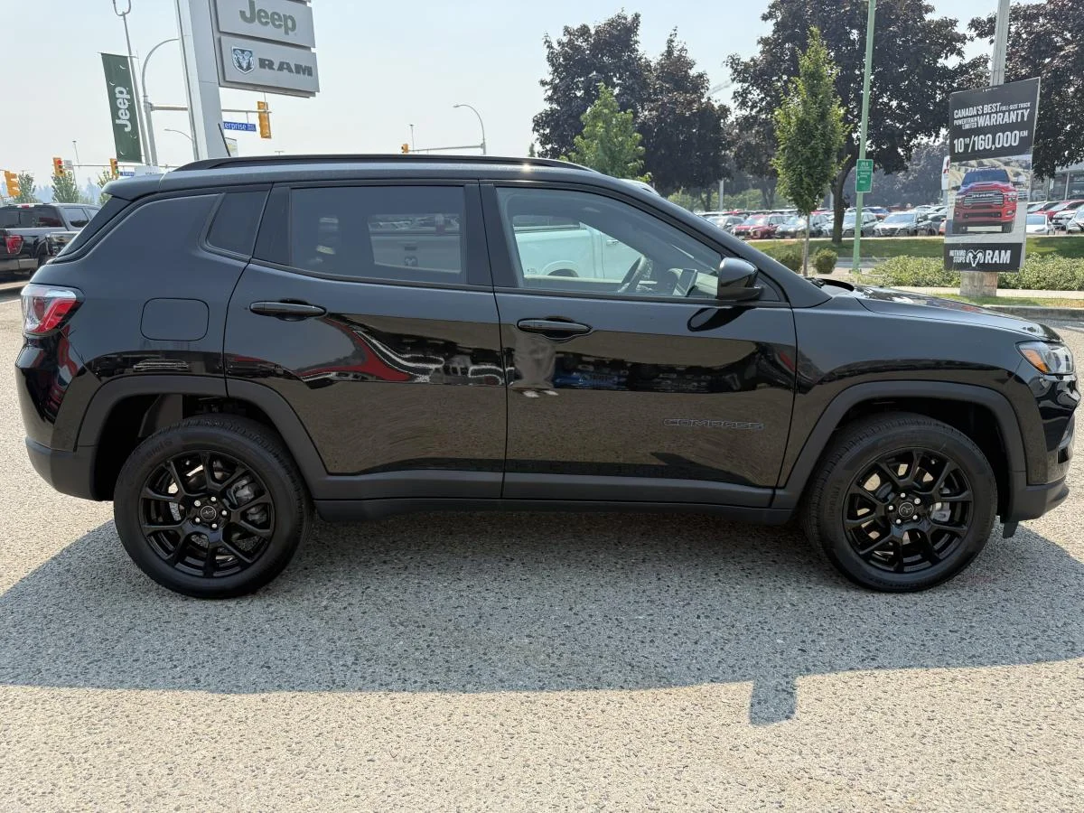 Used 2025 Black Jeep High Altitude image 9