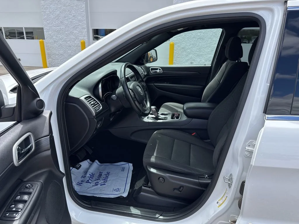 Used 2020 Bright White Clearcoat Jeep Laredo image 13