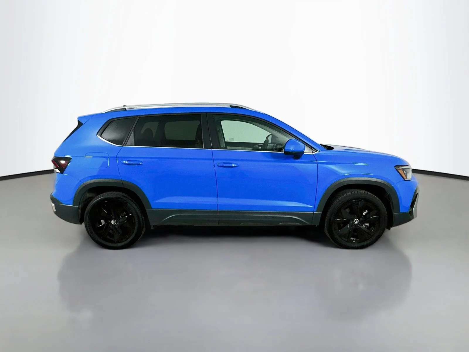 Used 2025 Blue Volkswagen  image 4