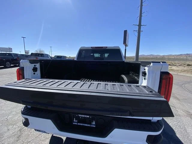 Used 2022 Summit White GMC AT4 image 23