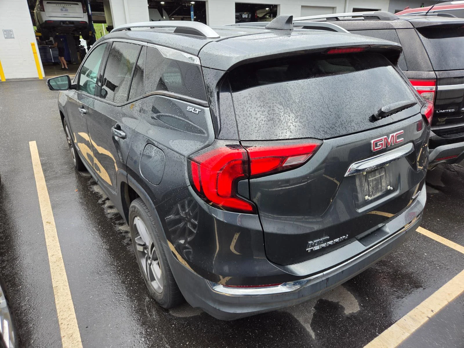 Used 2021 GRAPHITE GRAY METALLIC GMC SLT image 7