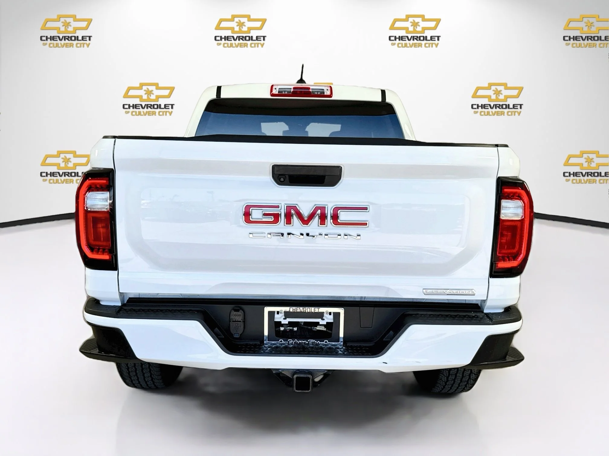 Used 2024 Summit White GMC Elevation image 7