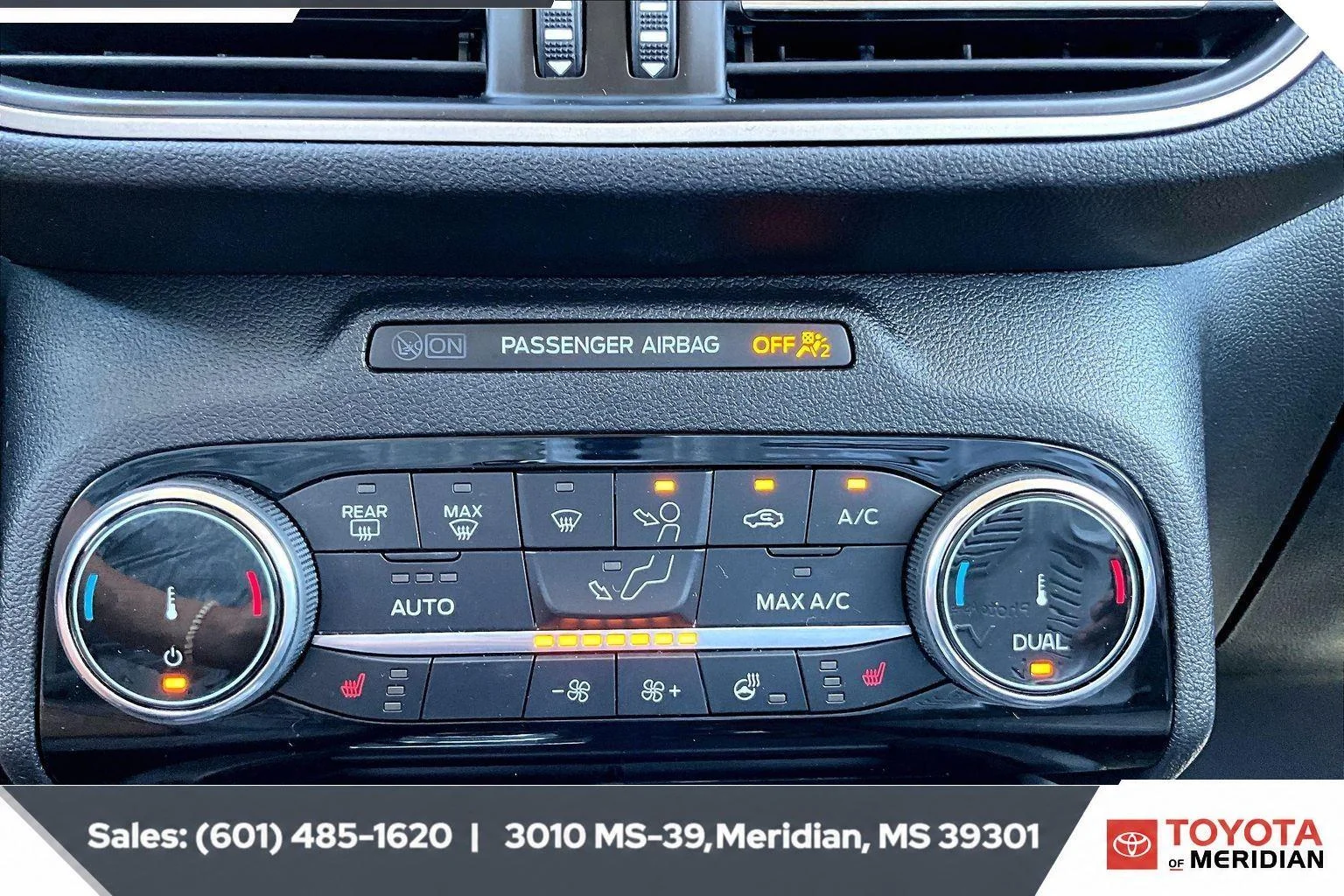 Used 2022 Oxford White Ford SE image 22