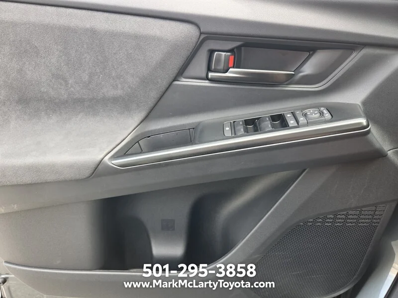 Used 2026 Overcast TOYOTA SE AWD image 26