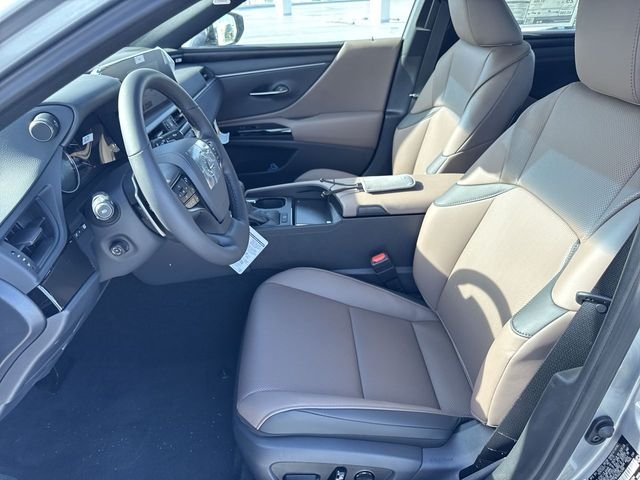 2025 Lexus ES 350 - Photo 11