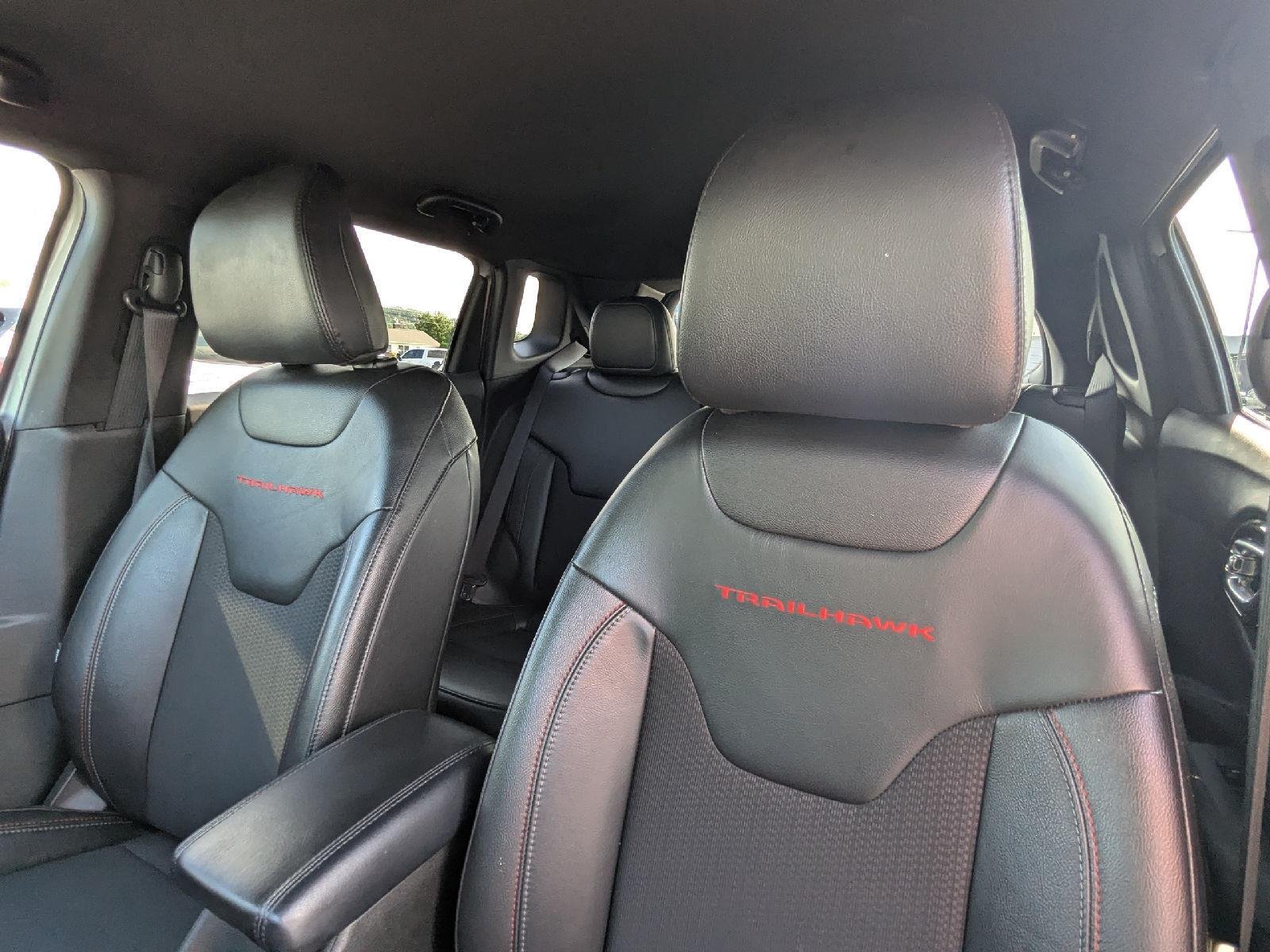Used 2025 Silver Zynith Metallic Clearcoat Jeep Trailhawk image 26