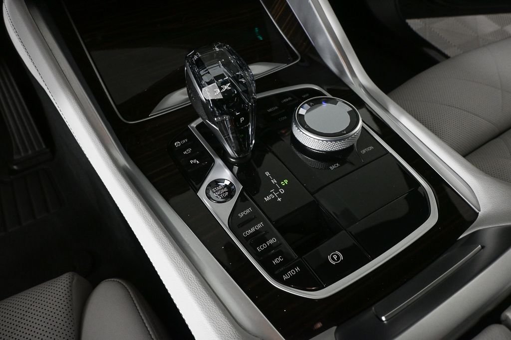 Used 2023 Gray BMW xDrive40i image 15