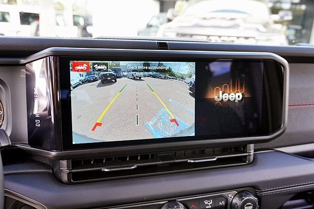 New 2026 Bright White Clear-Coat Exterior Paint Jeep Rubicon image 33