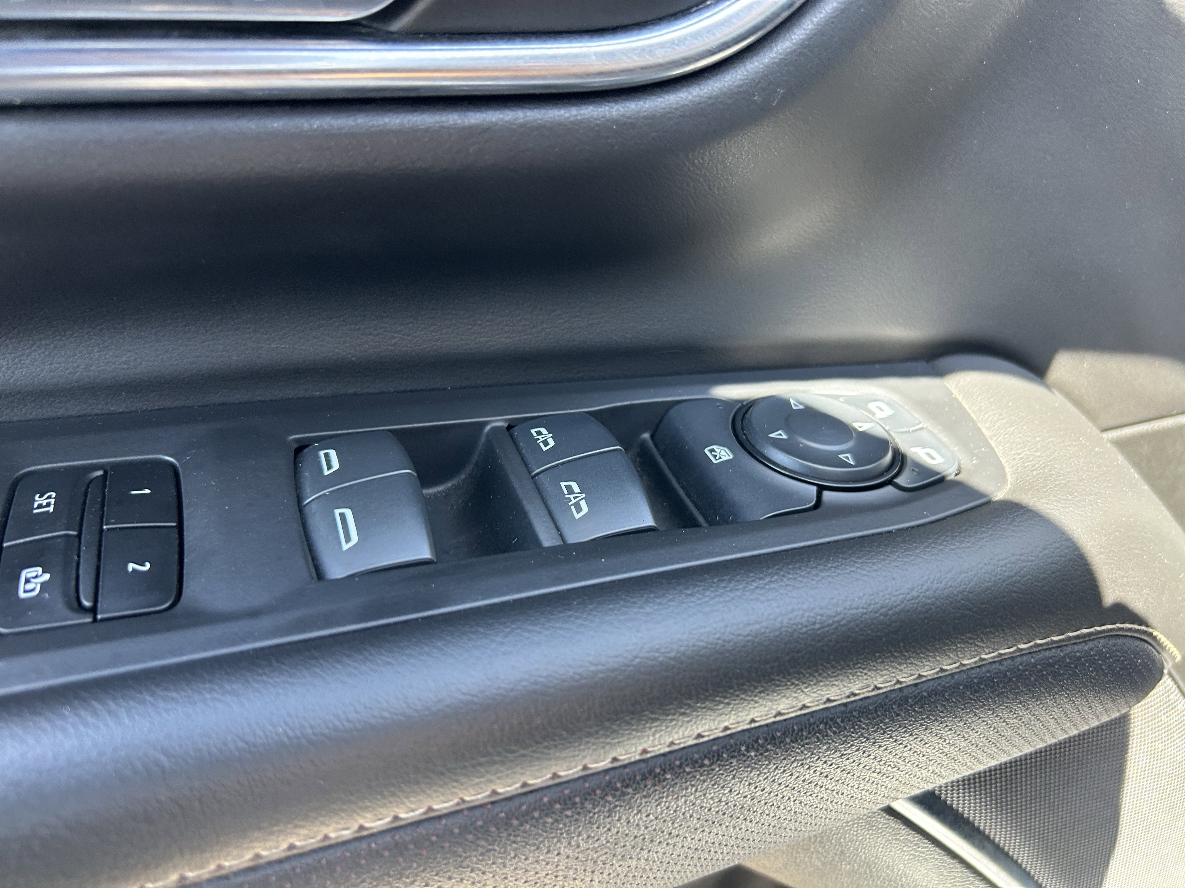 2024 GMC Yukon SLT - Photo 29