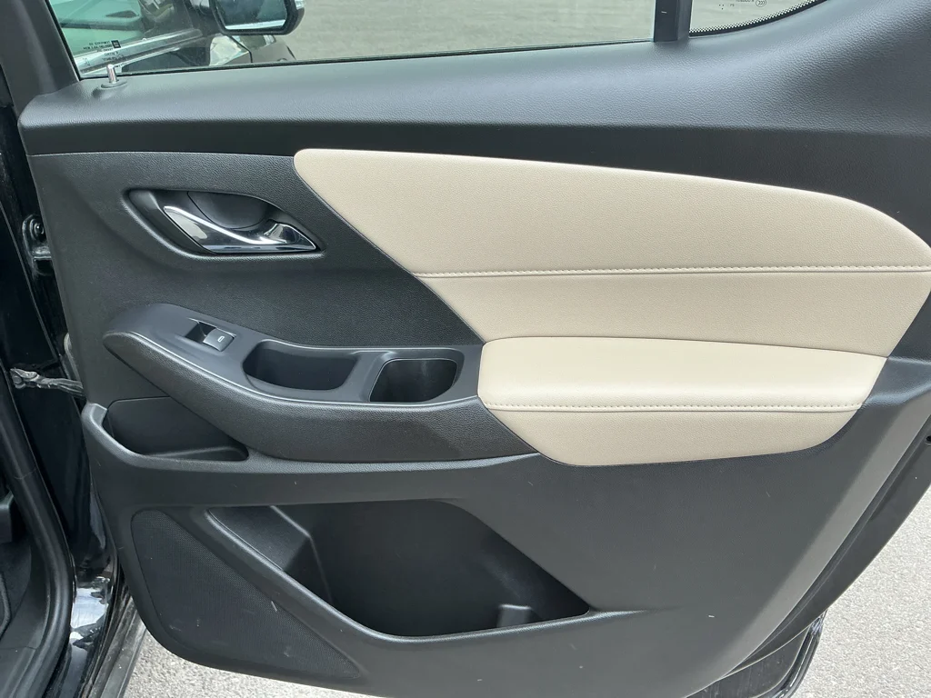 Used 2022 Mosaic Black Metallic Chevrolet LT Cloth image 14