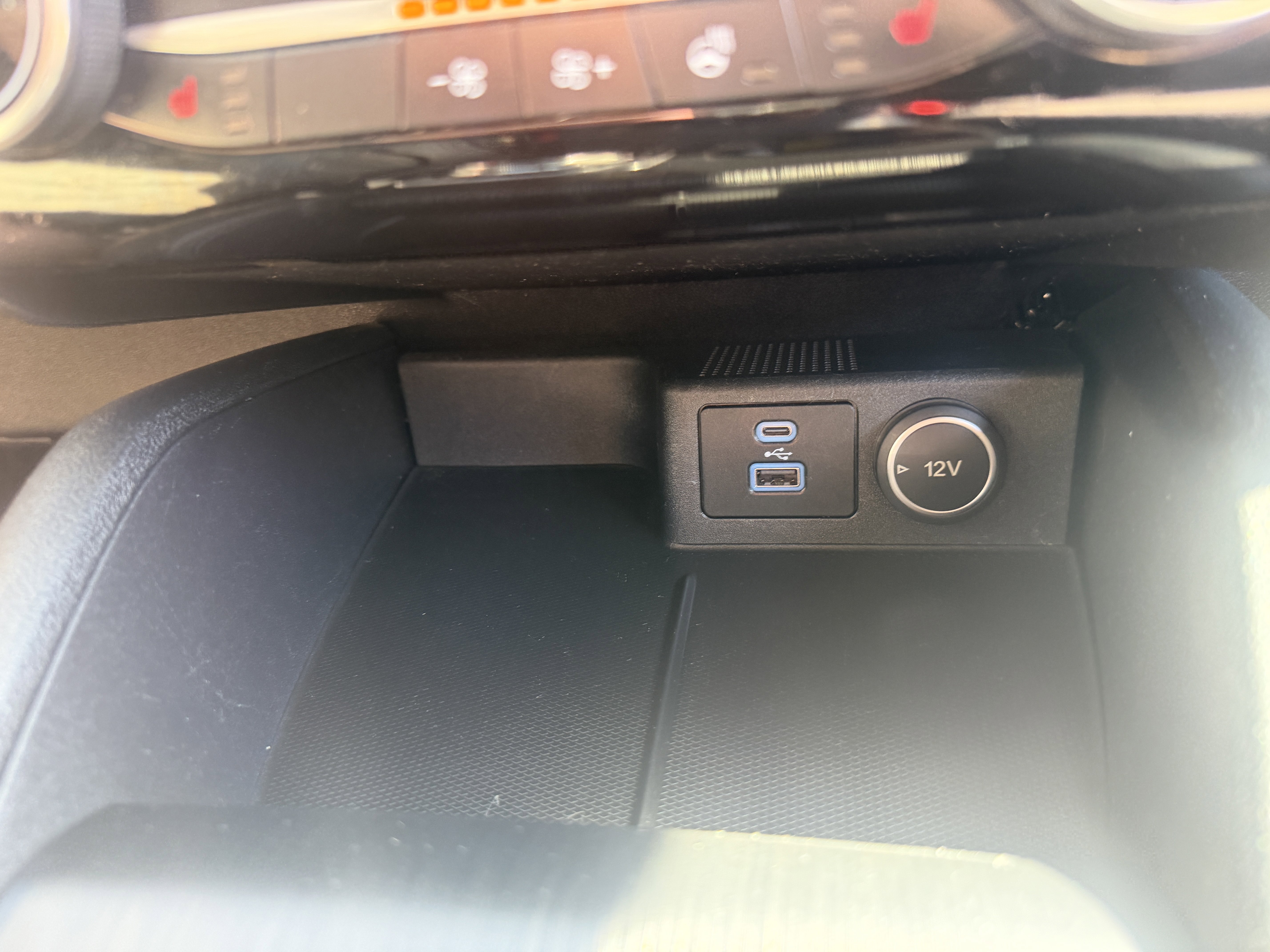 Used 2021 Oxford White Ford SE image 39