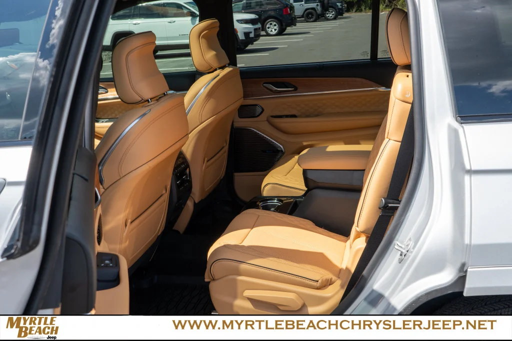 New 2026 Silver Zynith Exterior Paint Jeep Summit image 14