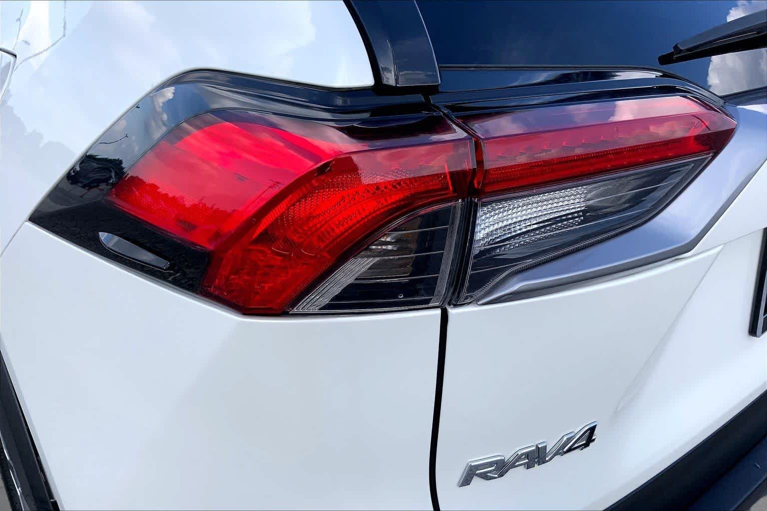 Used 2021 Blizzard Pearl Toyota Hybrid Limited image 28