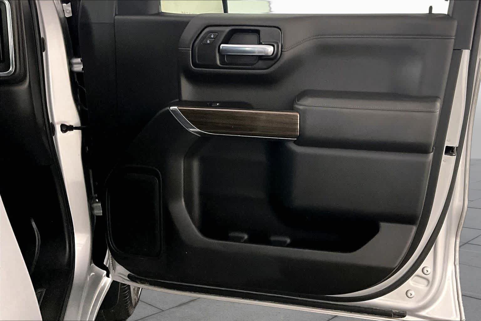Used 2022 Silver Ice Metallic Chevrolet LT image 22