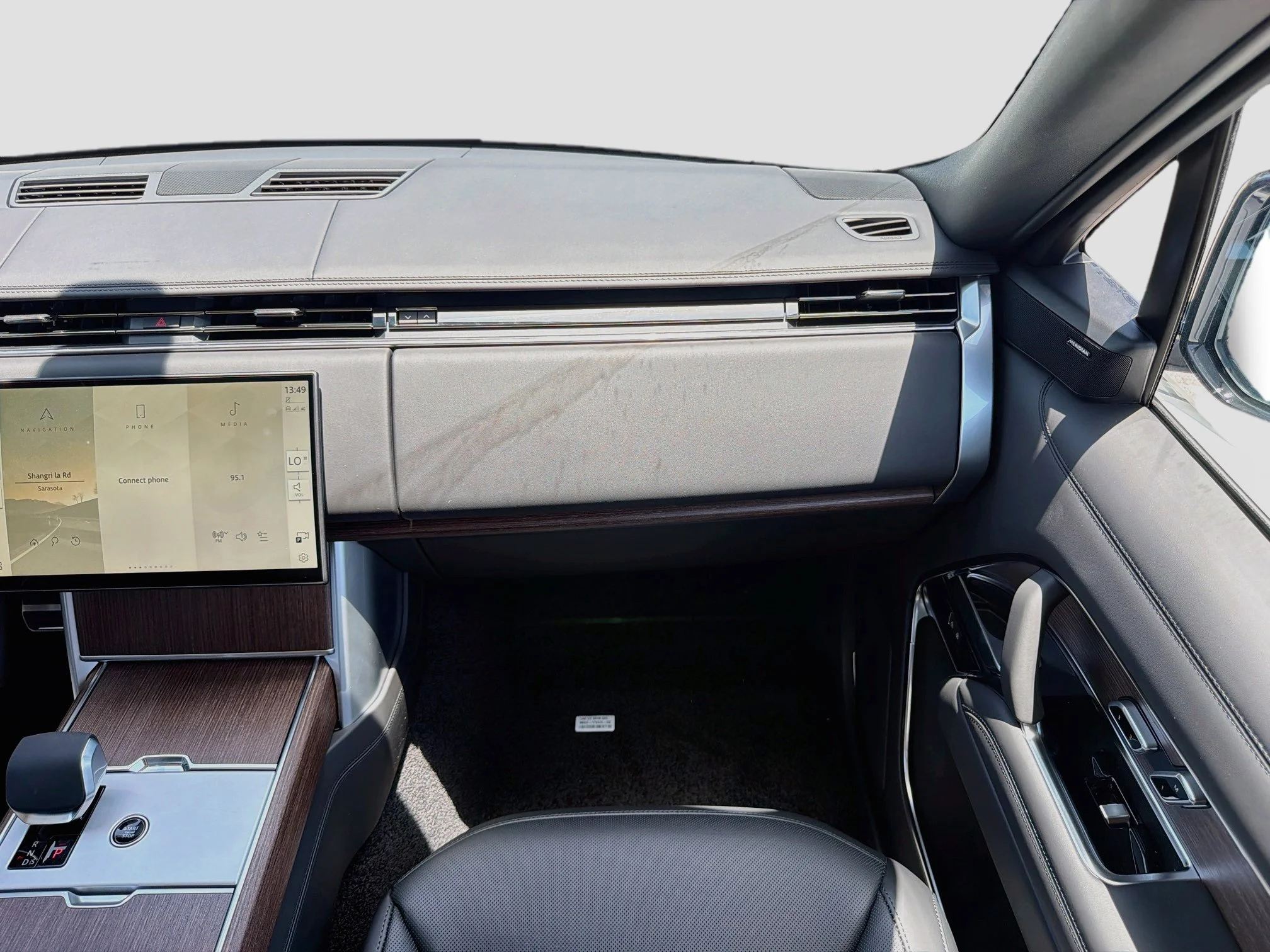 New 2026 Fuji White Land Rover SE image 19