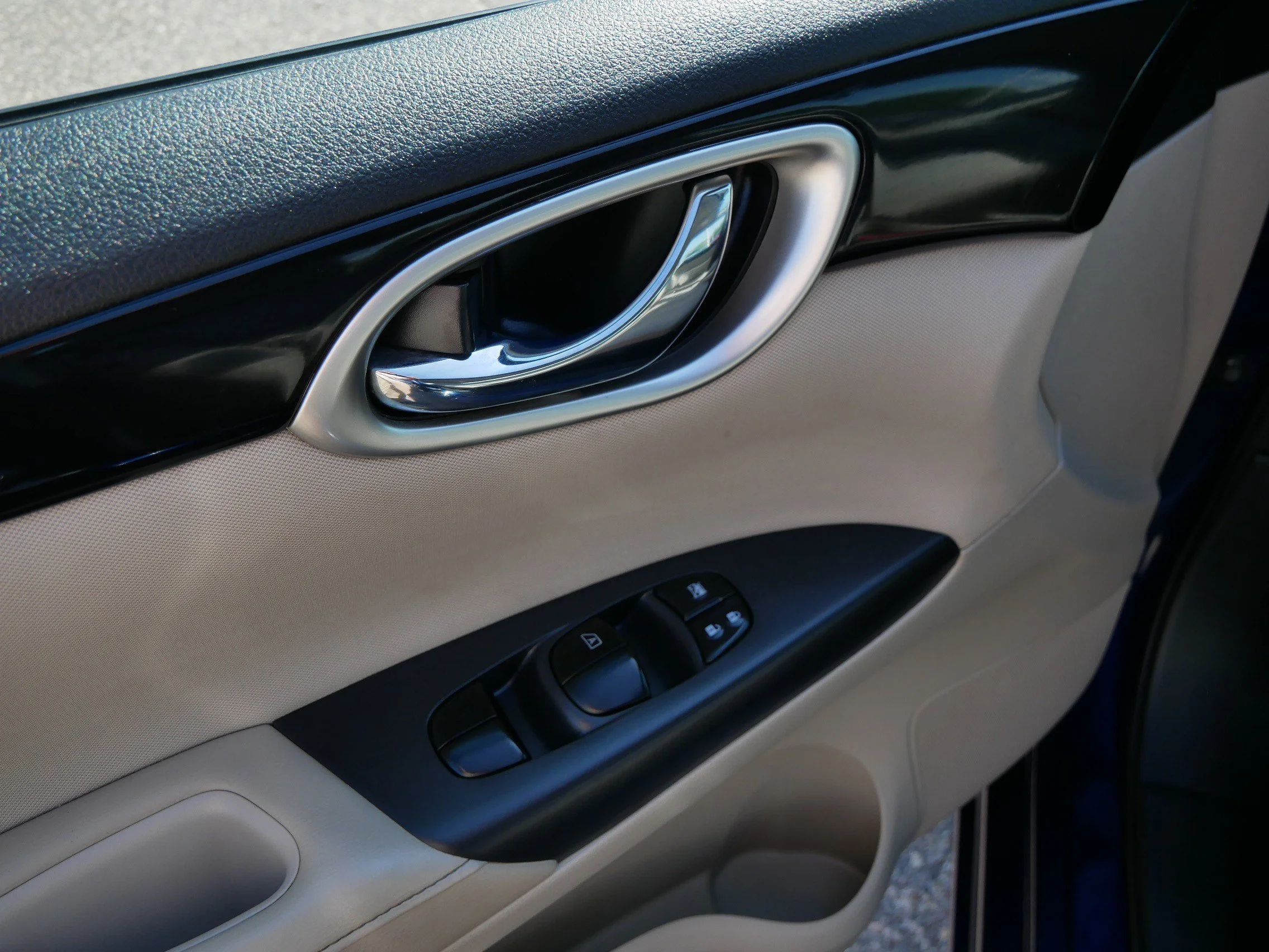 Used 2016 Deep Blue Pearl Nissan SV image 20