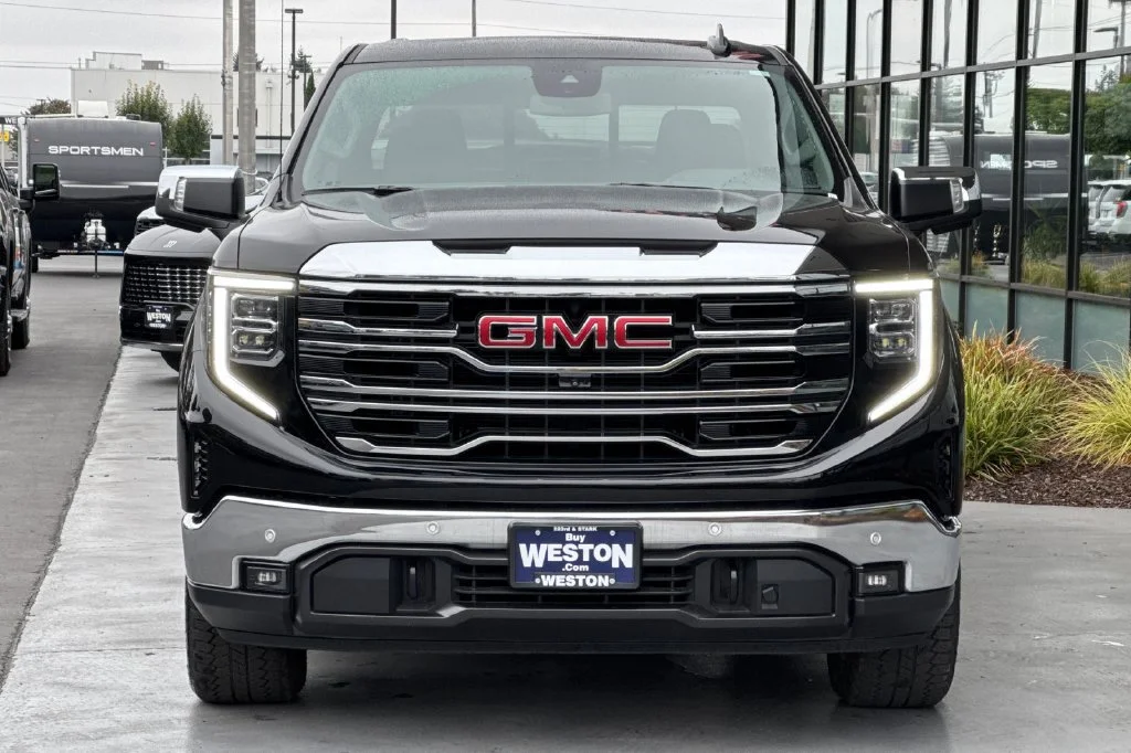 2024 GMC Sierra 1500 SLT - Photo 9