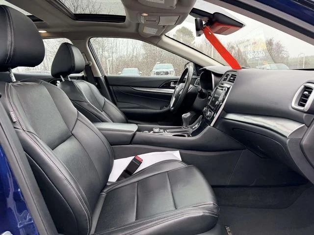Used 2023  Nissan 3.5 SL image 10