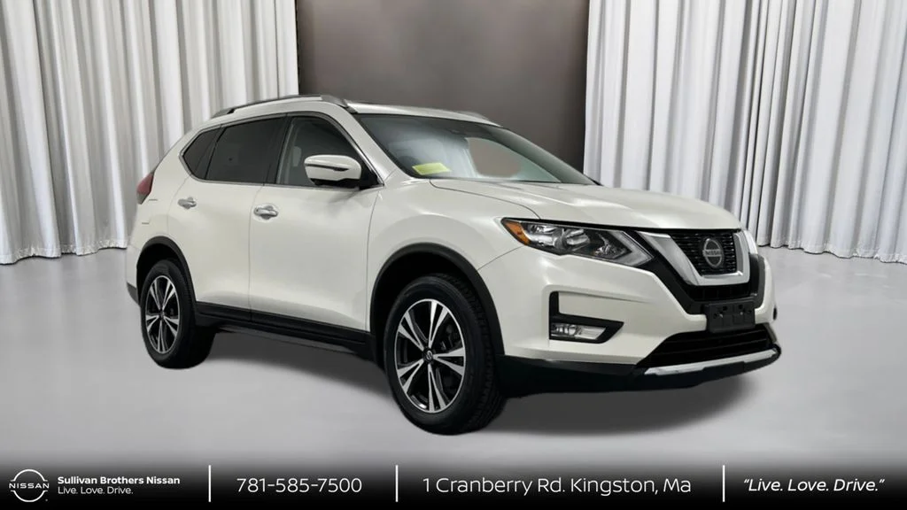 Used 2020 White Nissan SV image 3