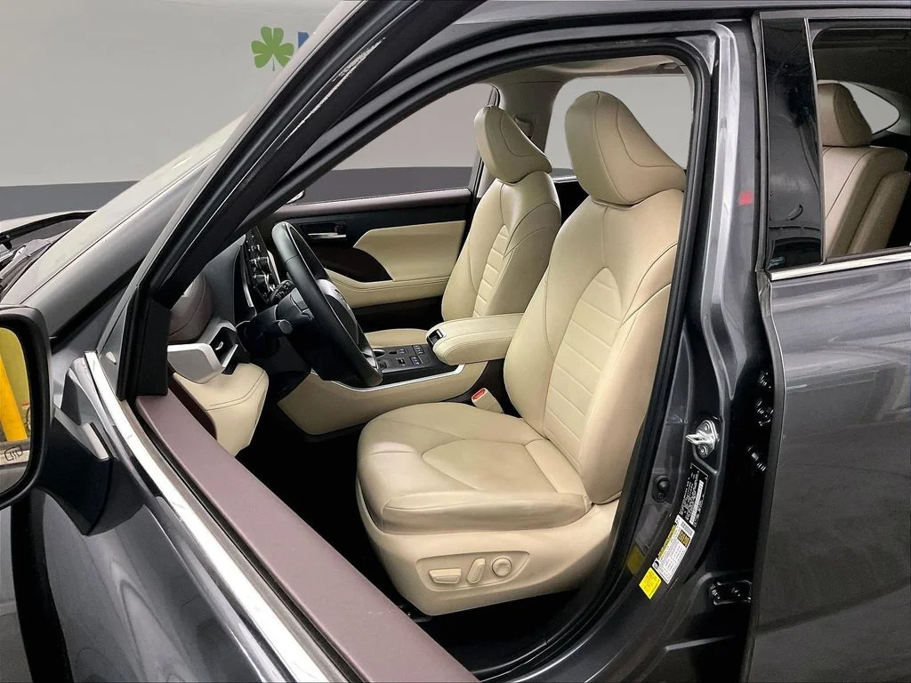 Used 2022 Gray Toyota XLE image 29