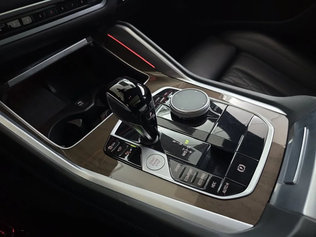 Used 2022 White BMW xDrive40i image 27
