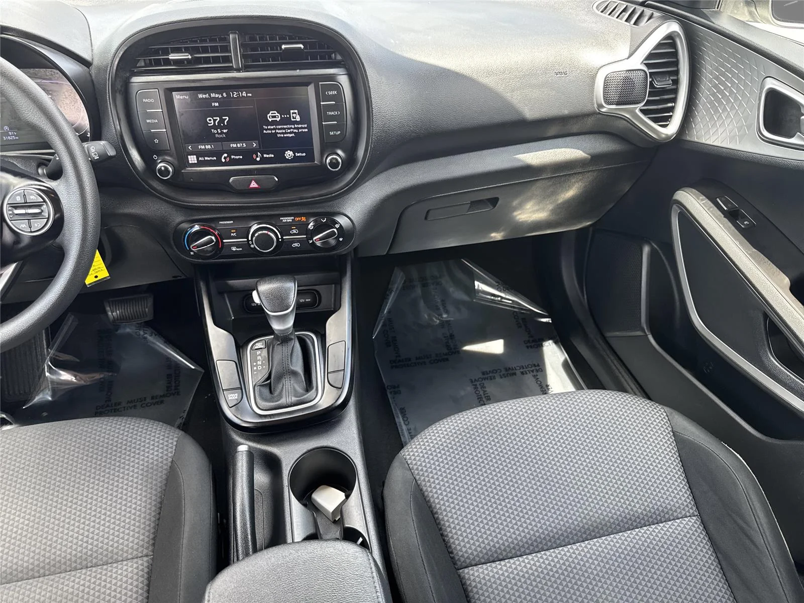 Used 2023 Snow White Pearl Kia LX image 17