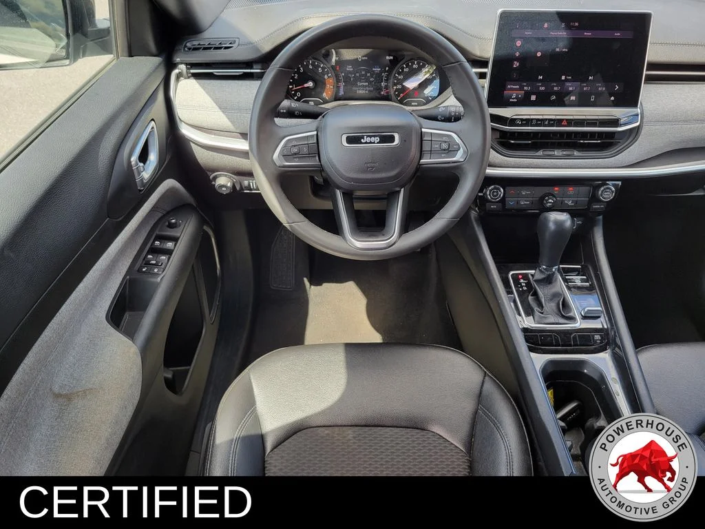 Used 2024  Jeep Latitude image 18