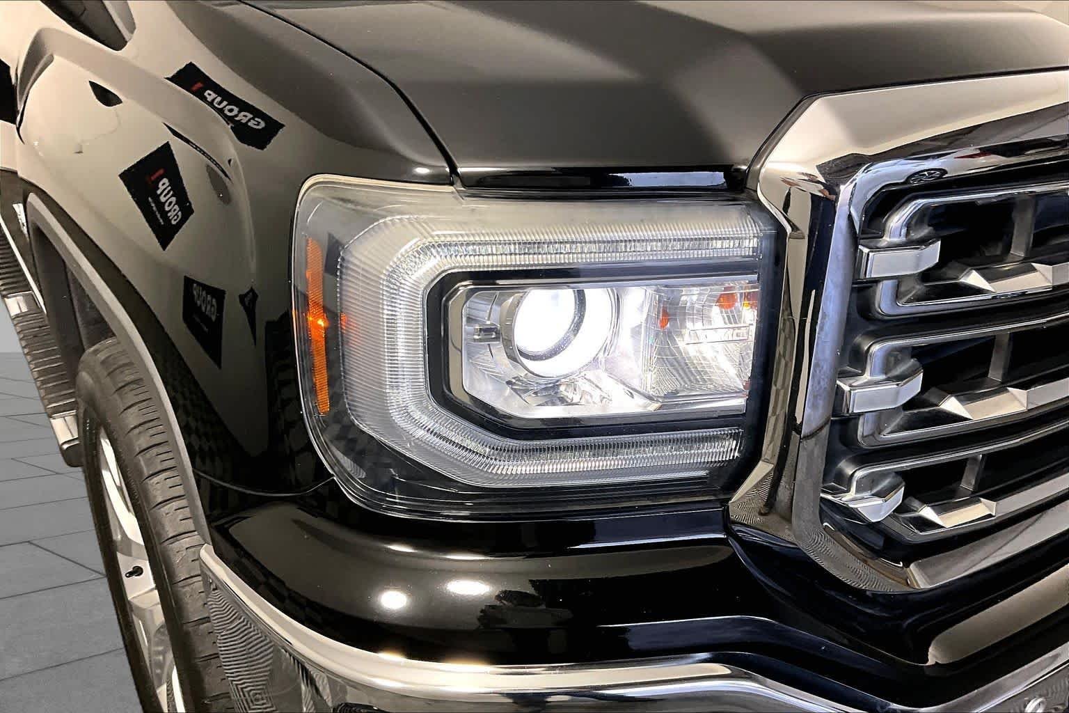 Used 2018 Onyx Black GMC SLT image 24