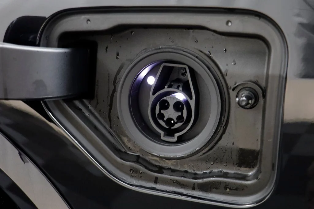 New 2026 Black BMW xDrive50e image 4