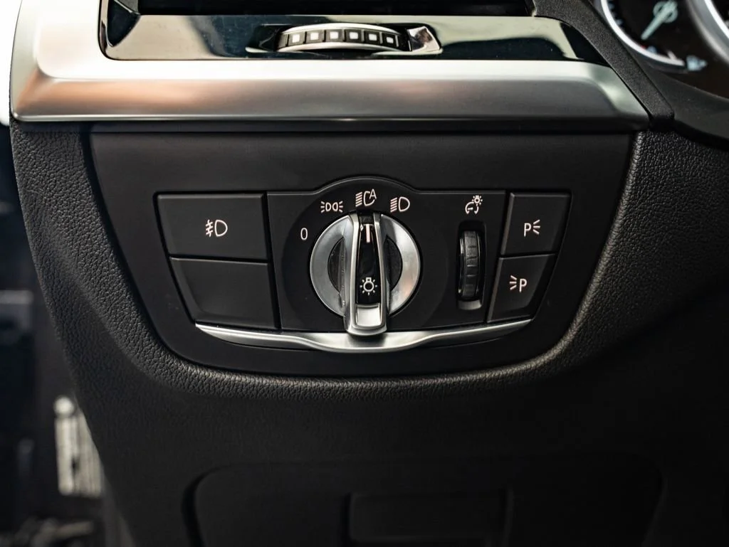 Used 2019 Dark Graphite Metallic BMW xDrive30i image 43