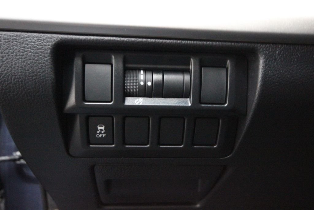 Used 2018 Blue Subaru 2.5i Premium image 14