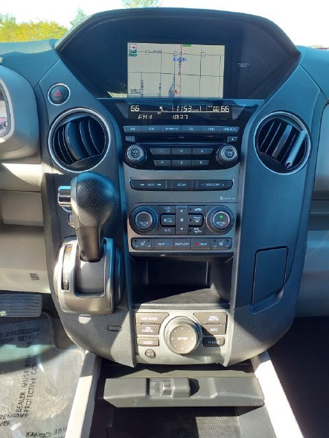 Used 2013 Silver Honda EX-L image 32