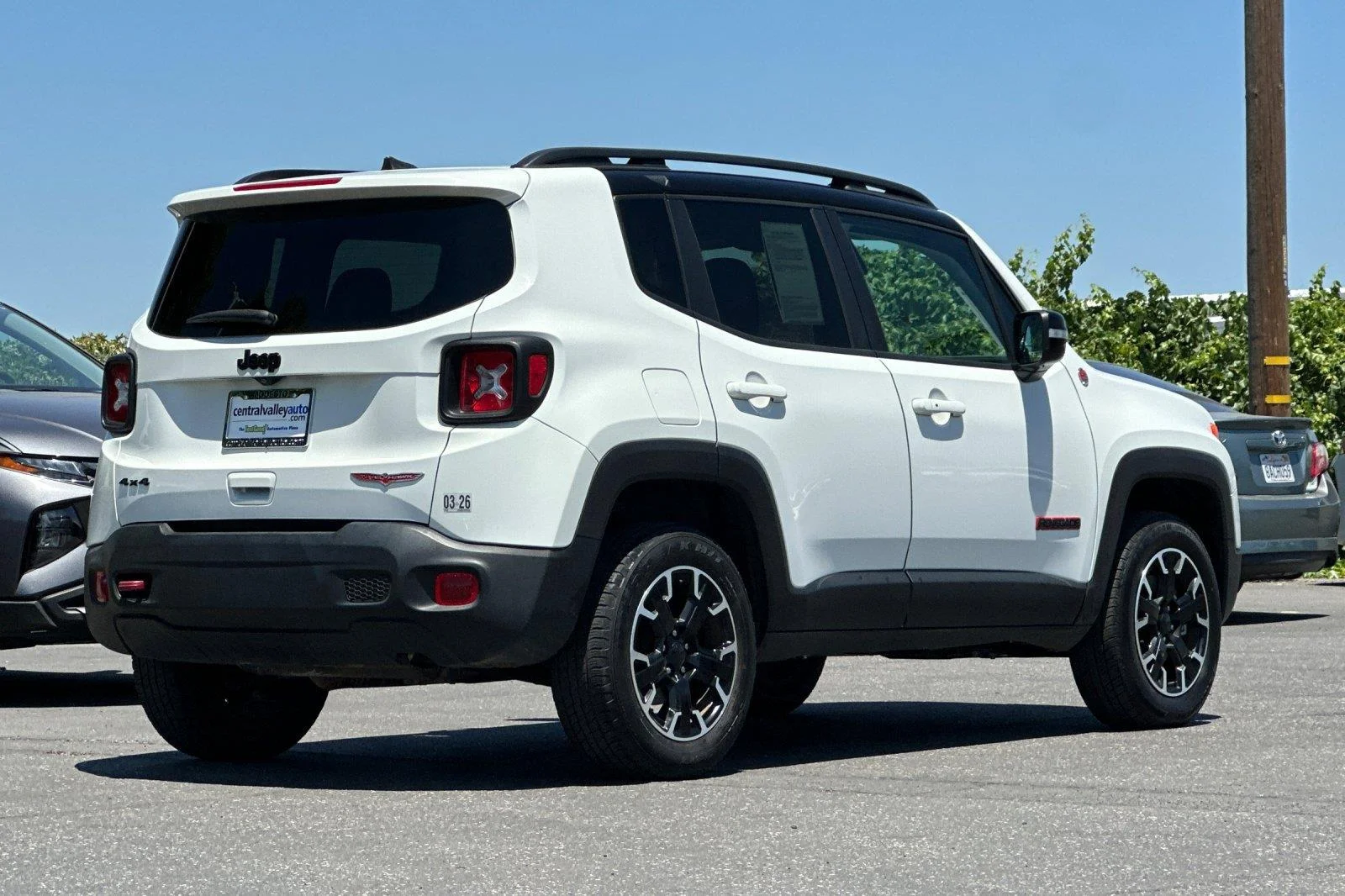 Used 2023 WHITE JEEP UT image 4