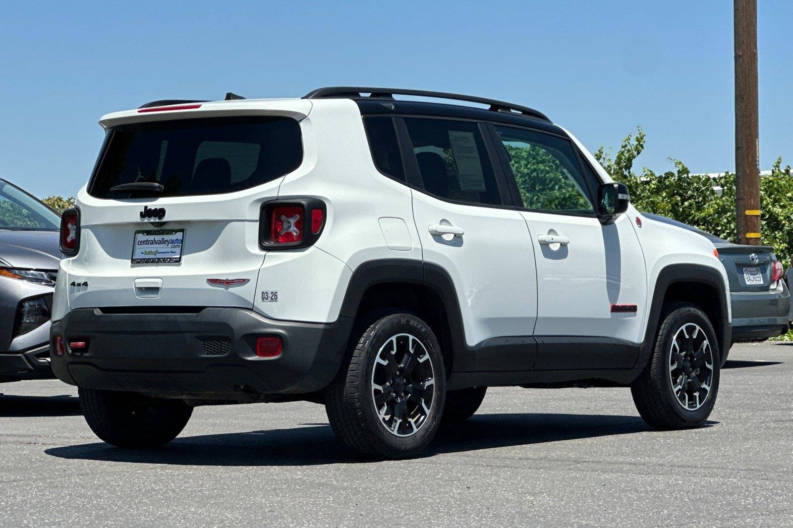Used 2023 WHITE JEEP UT image 4