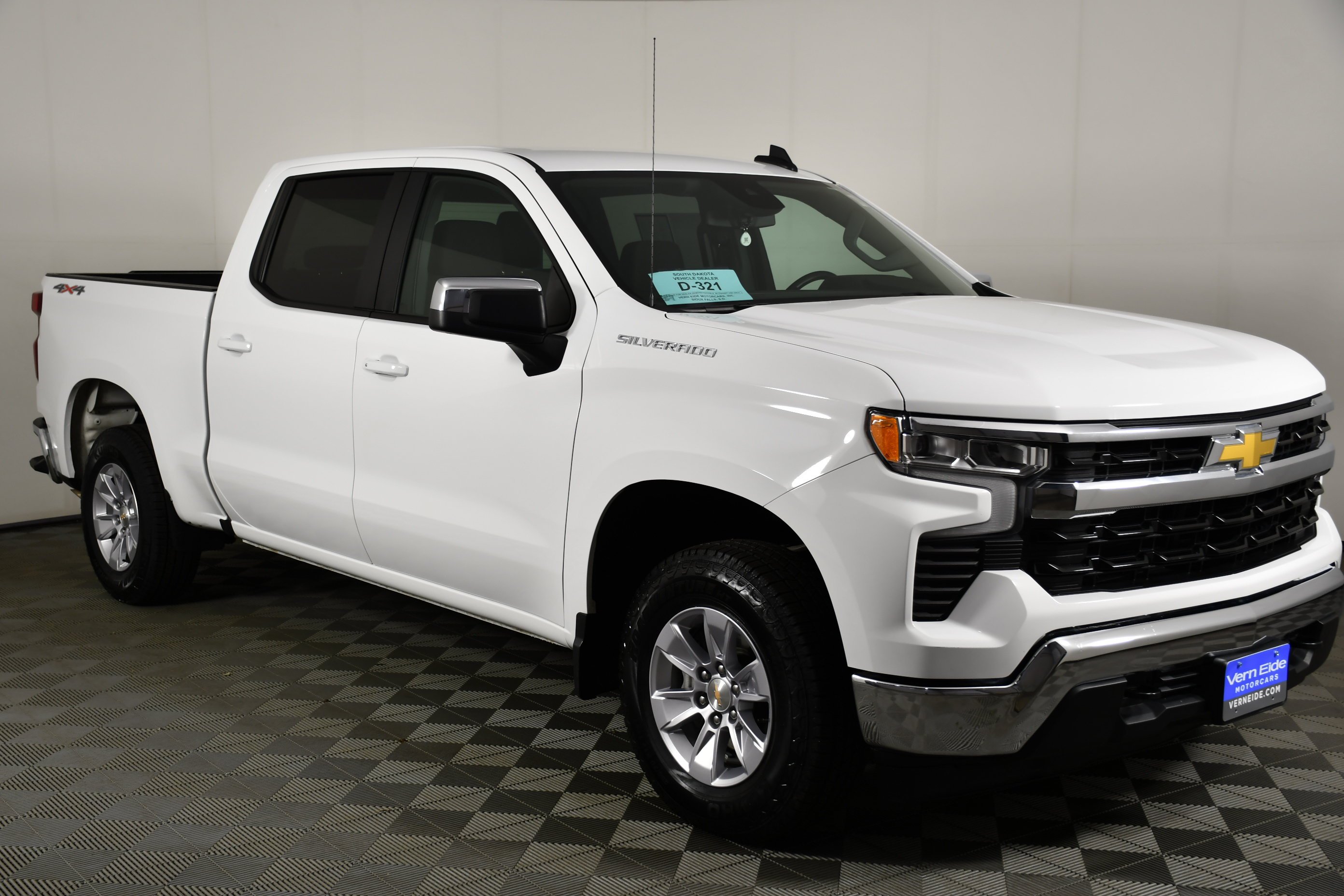 Used 2026 Summit White Chevrolet LT image 4