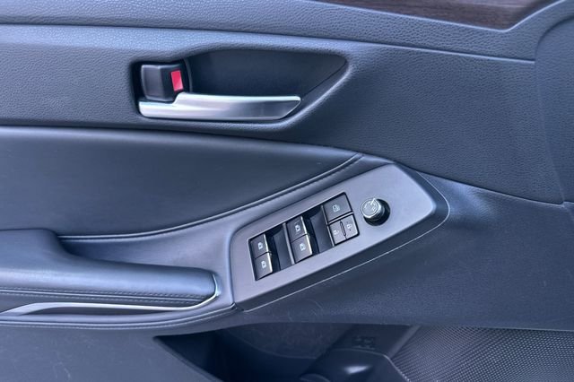 Used 2019 Silver Toyota XLE image 11