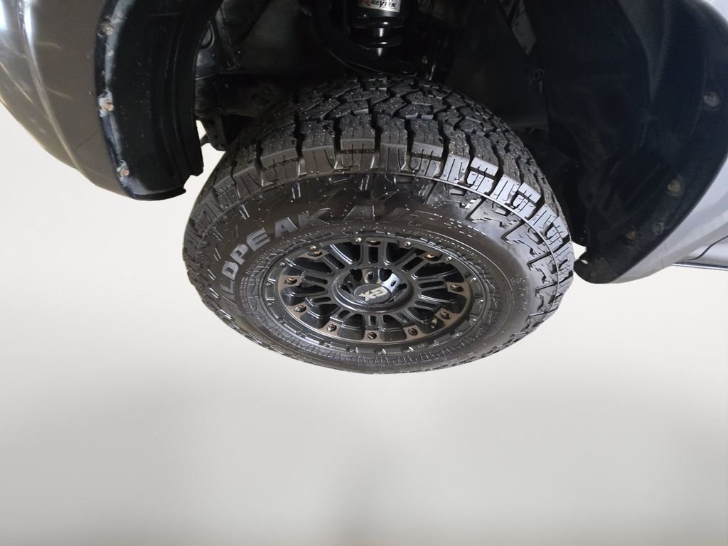 Used 2018 Gray Toyota SR5 image 9