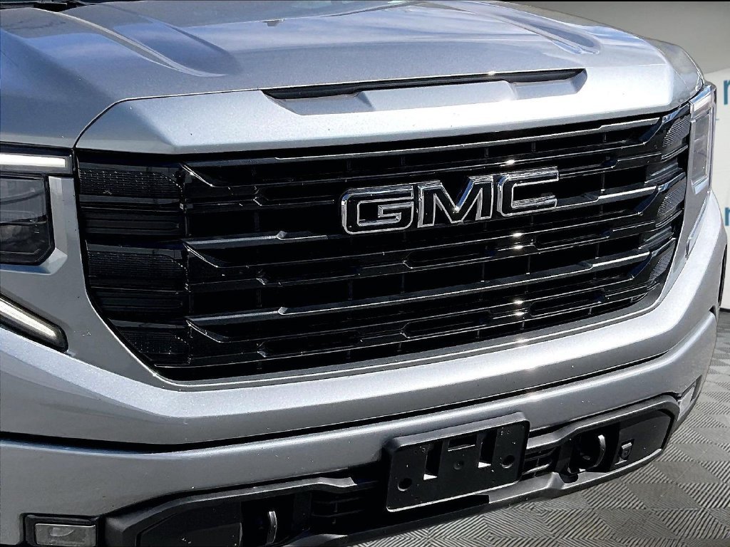 Used 2023 Sterling Metallic GMC Elevation image 30
