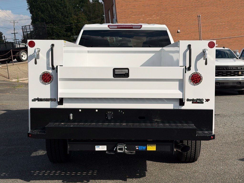 New 2026 Summit White Chevrolet WT image 5
