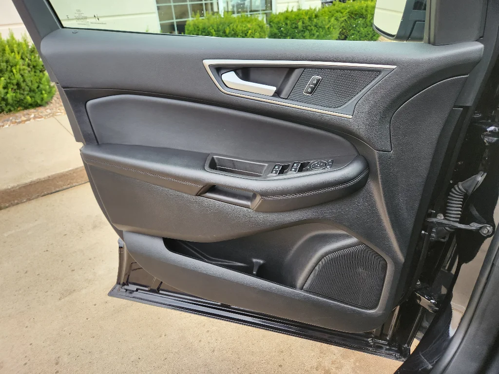 Used 2024 Agate Black Metallic Ford SEL image 22