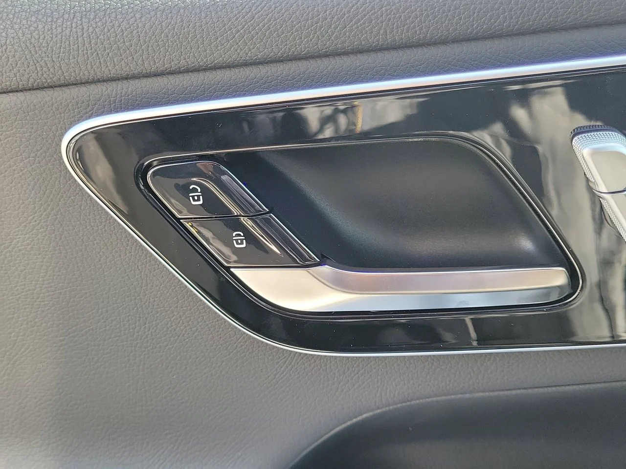 New 2026 Cirrus Silver Metallic Mercedes-Benz GLC 300 image 24