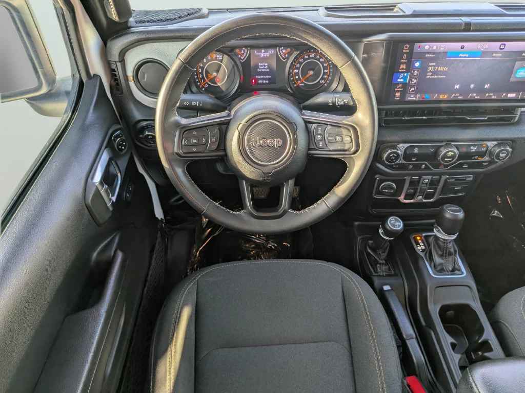 Used 2025 White Jeep Sport S image 11