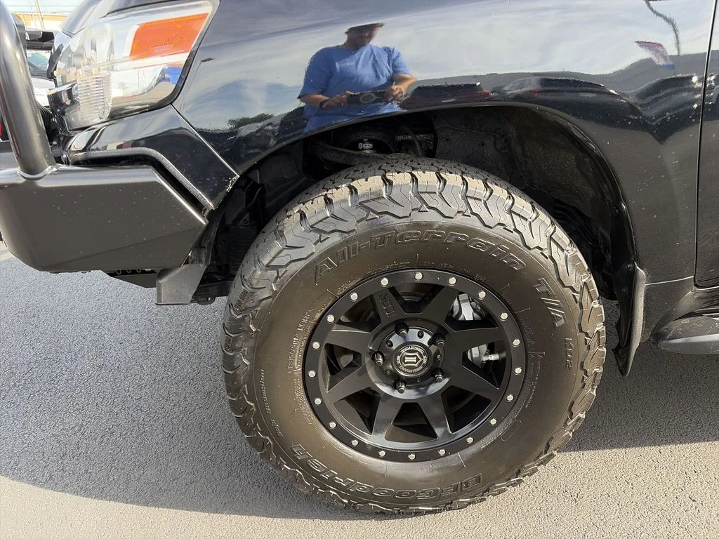 Used 2016 Black Toyota Base image 16