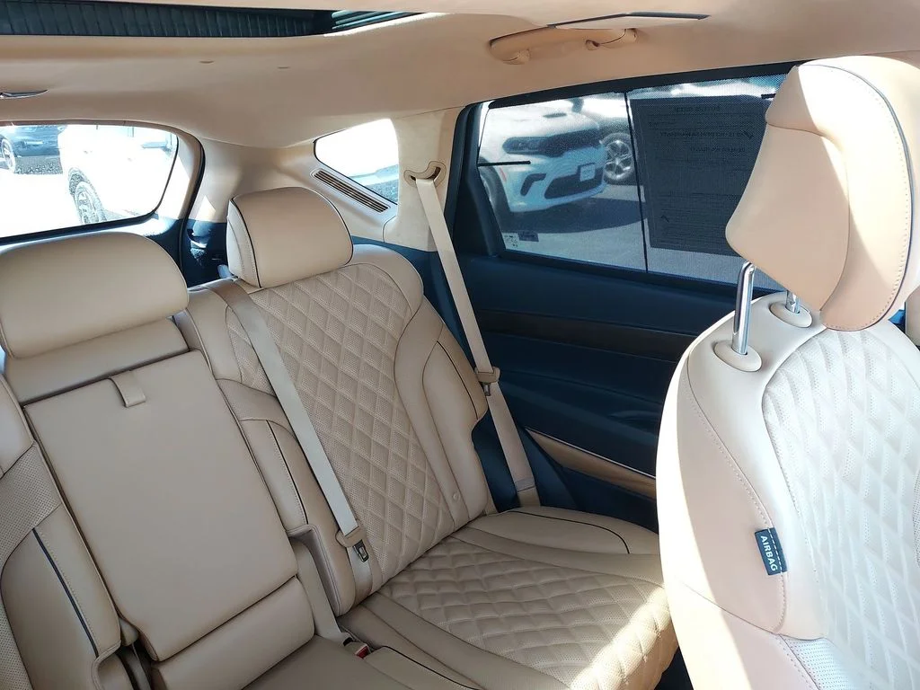 Used 2023 White Genesis 3.5T image 14