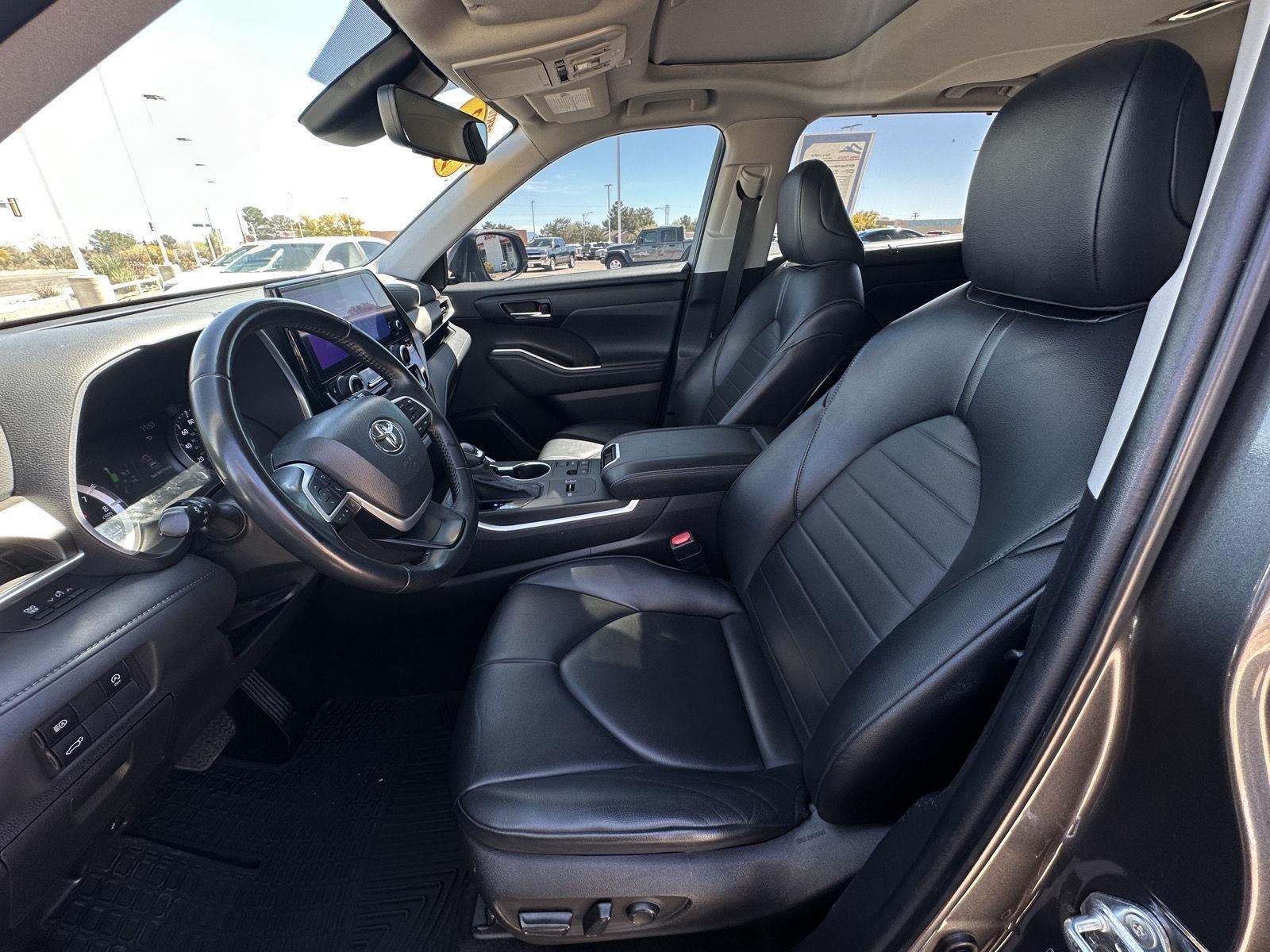 2023 Toyota Highlander XLE - Photo 16