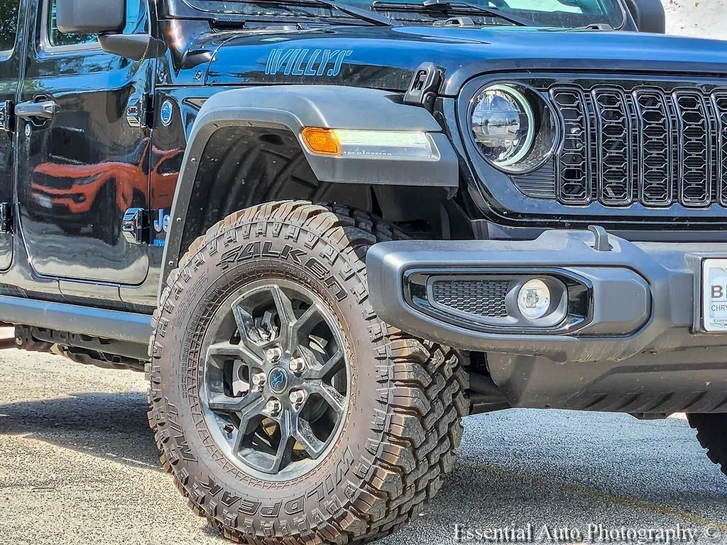 Certified Used 2025 Black Jeep Willys 4xe image 5
