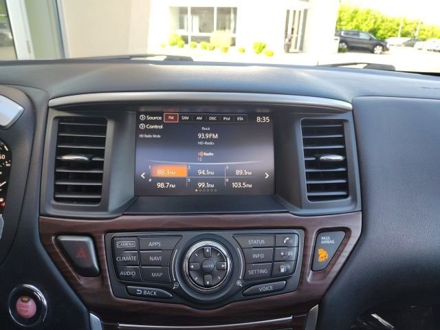 Used 2020 White Nissan Platinum image 19