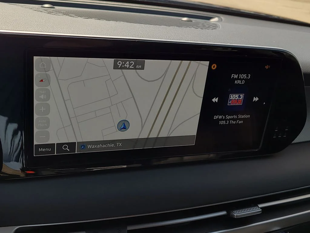 Used 2025 Red Hyundai SEL Premium image 27