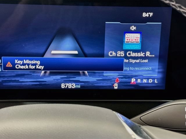 Used 2025 Summit White Chevrolet LT image 13