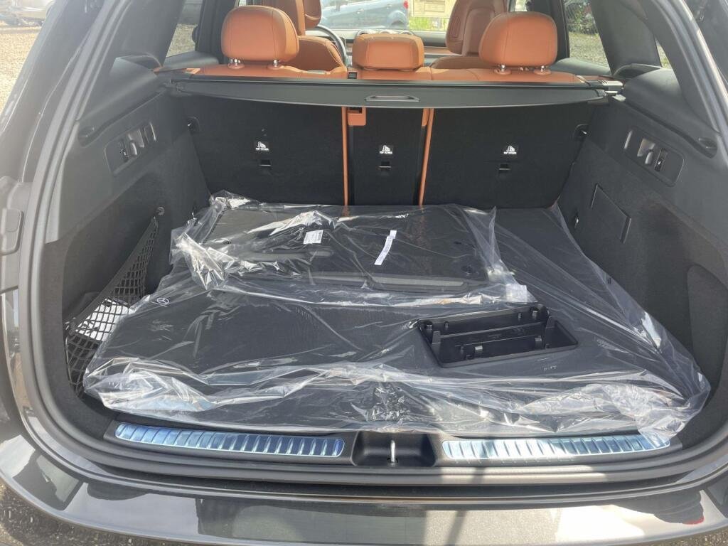 New 2027 Graphite Grey Metallic Mercedes-Benz GLC 300 image 17